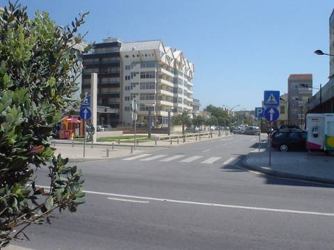 Vivenda T5 em Localização Excelente em Póvoa de Varzim