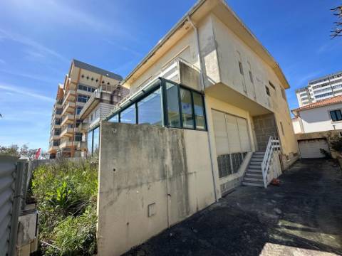 Vivenda T5 em Localização Excelente em Póvoa de Varzim