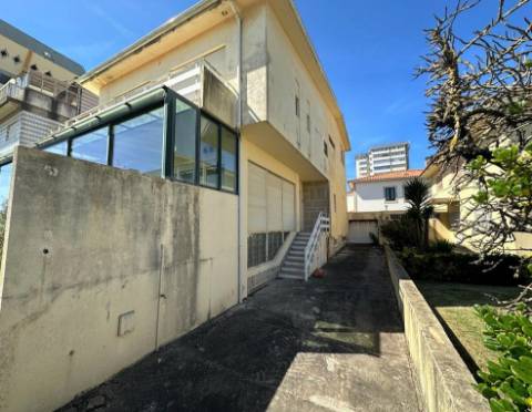 Vivenda T5 em Localização Excelente em Póvoa de Varzim