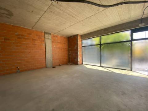 Loja Nova com 131m2 em Vila do Conde