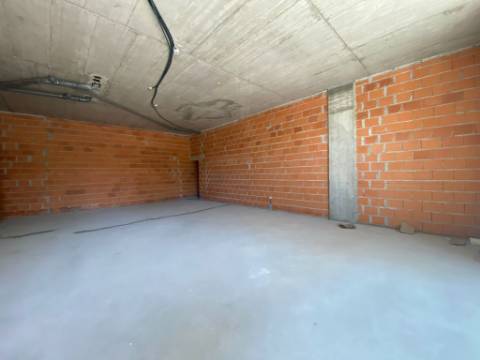 Loja Nova com 95m2 em Vila do Conde