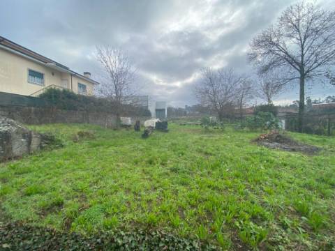 Terreno com 1175 m2 Paços de Ferreira