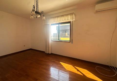 T4 Duplex c/ Terraço em 1ª Linha de Mar na Póvoa de Varzim