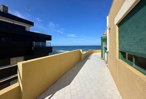 T4 Duplex c/ Terraço em 1ª Linha de Mar na Póvoa de Varzim