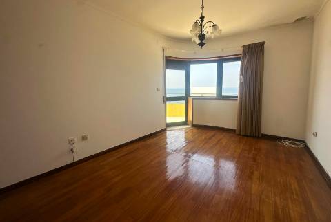 T4 Duplex c/ Terraço em 1ª Linha de Mar na Póvoa de Varzim