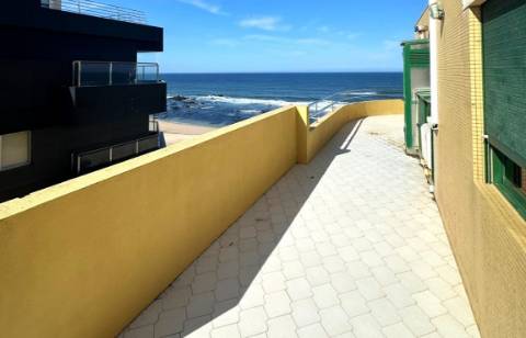 T4 Duplex c/ Terraço em 1ª Linha de Mar na Póvoa de Varzim