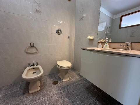 Apartamento T3 com Terraço e Vistas Desafogadas de Mar