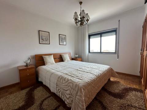 Apartamento T3 com Terraço e Vistas Desafogadas de Mar