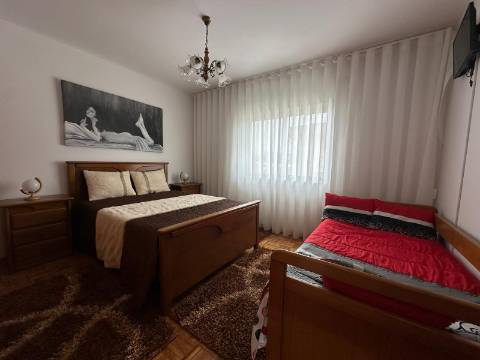 Apartamento T3 com Terraço e Vistas Desafogadas de Mar