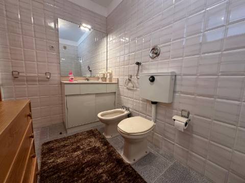 Apartamento T3 com Terraço e Vistas Desafogadas de Mar