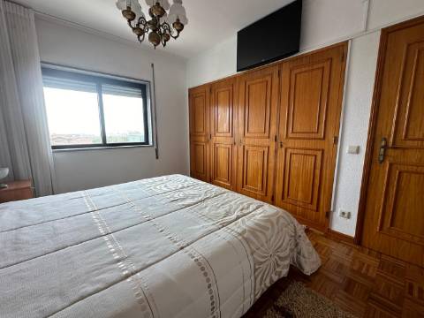 Apartamento T3 com Terraço e Vistas Desafogadas de Mar