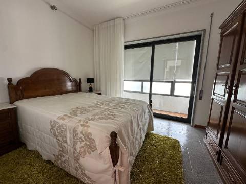 Apartamento T3 com Terraço e Vistas Desafogadas de Mar