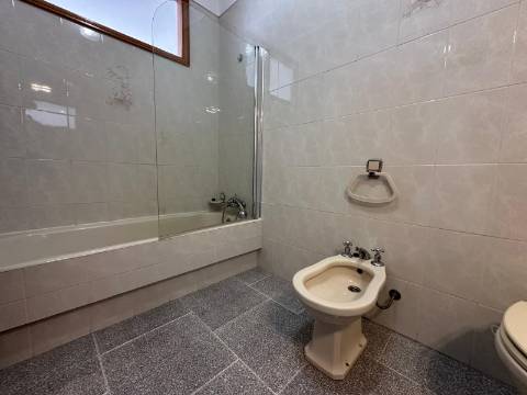 Apartamento T3 com Terraço e Vistas Desafogadas de Mar