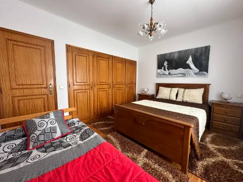 Apartamento T3 com Terraço e Vistas Desafogadas de Mar