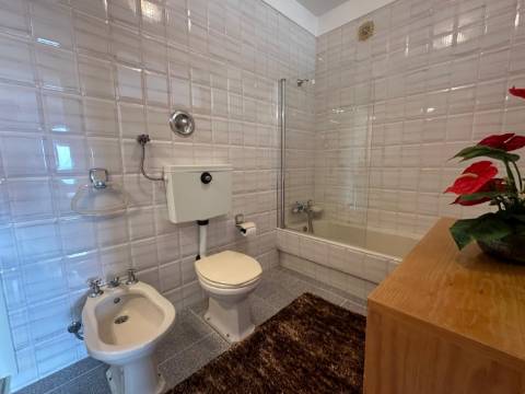 Apartamento T3 com Terraço e Vistas Desafogadas de Mar