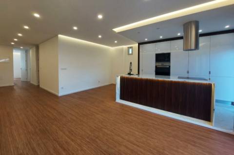 T2 + 1 c/ Terraço a 50m da Praia na Póvoa de Varzim