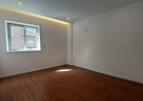 T2 + 1 c/ Terraço a 50m da Praia na Póvoa de Varzim