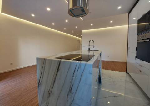 T2 + 1 c/ Terraço a 50m da Praia na Póvoa de Varzim