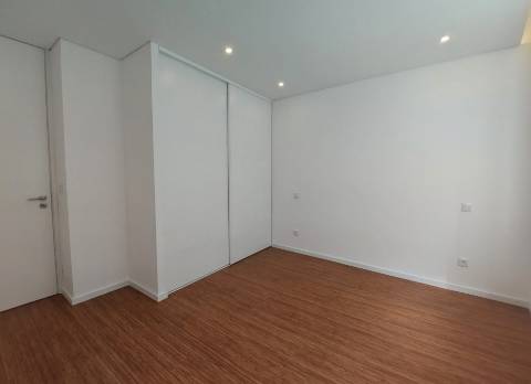 T2 + 1 c/ Terraço a 50m da Praia na Póvoa de Varzim