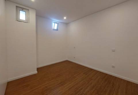 T2 + 1 c/ Terraço a 50m da Praia na Póvoa de Varzim