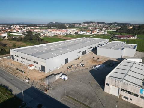 Armazém Novo com 380m2 na Póvoa de Varzim