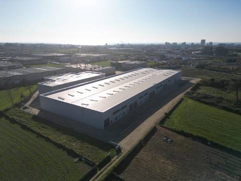 Armazém Novo com 380m2 na Póvoa de Varzim