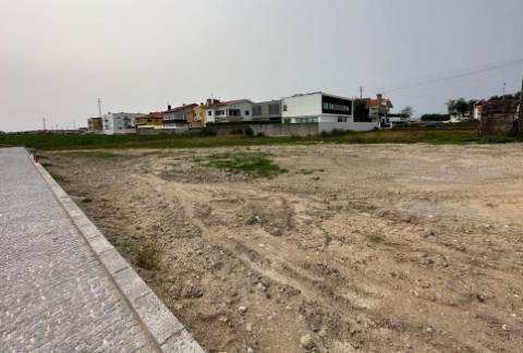 Lote com 374 m2 na Póvoa de Varzim