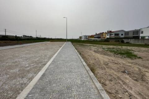 Lote com 374 m2 na Póvoa de Varzim