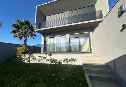 Moradia T3 Independente de Luxo na Póvoa de Varzim

