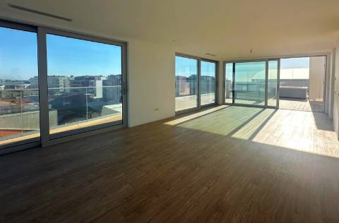 Penthouse T3 Nova em 1ª Linha de Mar em Vila do Conde