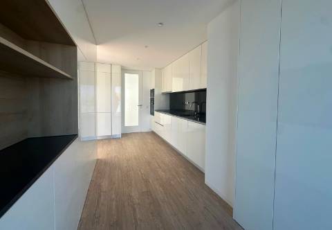 Penthouse T3 Nova em 1ª Linha de Mar em Vila do Conde