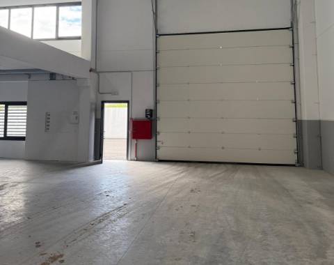 Armazém Novo com 440,4 m2 para Arrendamento