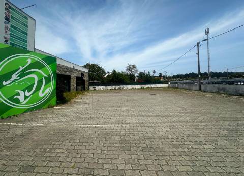 Armazém com Logradouro em Amorim na Póvoa de Varzim