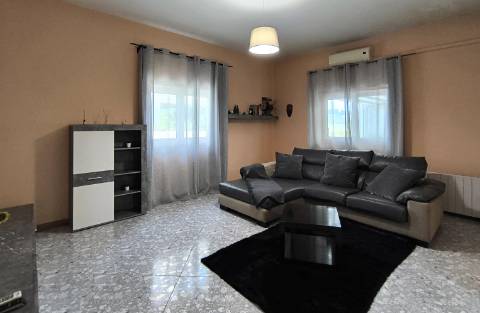 Moradia c/ Espaço Comercial e Alojamento Local em Rio Mau Vila do Conde
