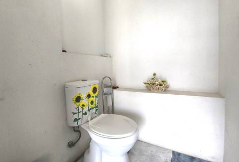 Moradia c/ Espaço Comercial e Alojamento Local em Rio Mau Vila do Conde
