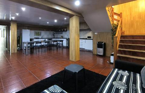 Moradia c/ Espaço Comercial e Alojamento Local em Rio Mau Vila do Conde
