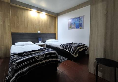 Moradia c/ Espaço Comercial e Alojamento Local em Rio Mau Vila do Conde
