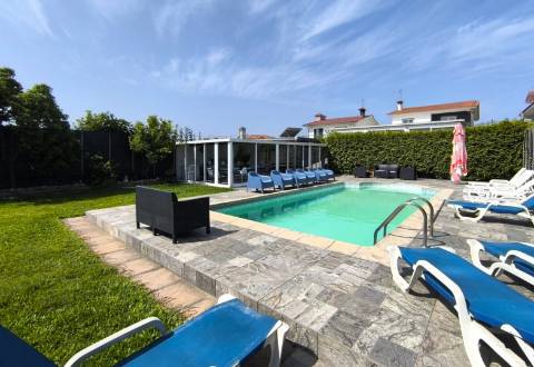 Moradia c/ Espaço Comercial e Alojamento Local em Rio Mau Vila do Conde
