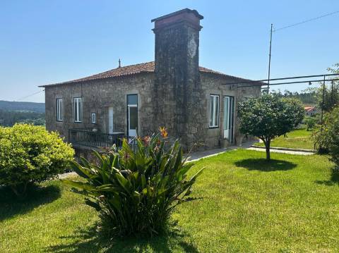 Moradia T3 Rústica em Terroso Póvoa de Varzim