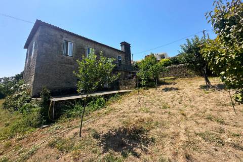 Moradia T3 Rústica em Terroso Póvoa de Varzim