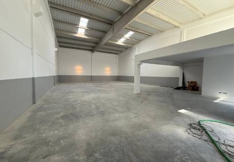 Armazém Novo com 440 m2 para Arrendamento