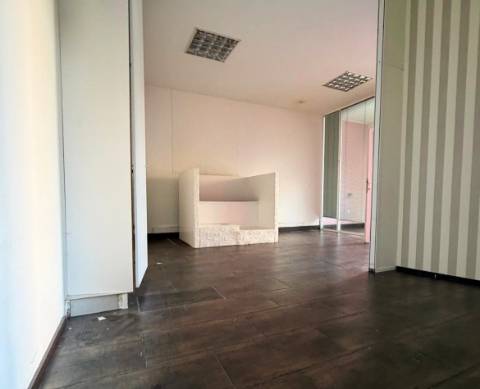 Loja com 60m2 Próxima ao Centro na Póvoa de Varzim