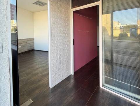 Loja com 60m2 Próxima ao Centro na Póvoa de Varzim