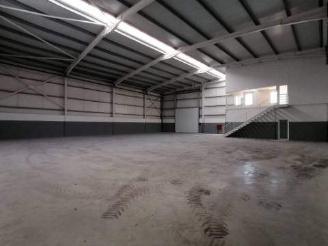 Armazém Novo com 505 m2 em Amorim na Póvoa de Varzim