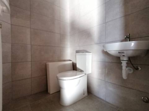 Armazém Novo com 505 m2 em Amorim na Póvoa de Varzim