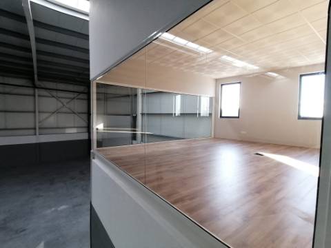 Armazém Novo com 505 m2 em Amorim na Póvoa de Varzim