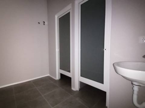 Armazém Novo com 505 m2 em Amorim na Póvoa de Varzim