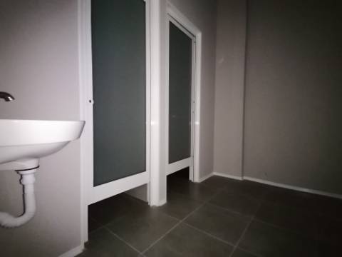 Armazém Novo com 505 m2 em Amorim na Póvoa de Varzim