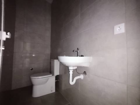 Armazém Novo com 505 m2 em Amorim na Póvoa de Varzim