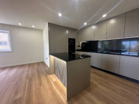 T3 Totalmente Remodelado no Centro da Póvoa de Varzim